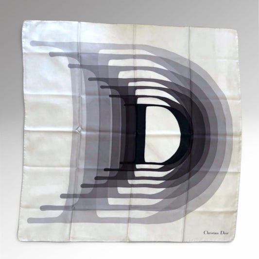 Carré “Oversized D”